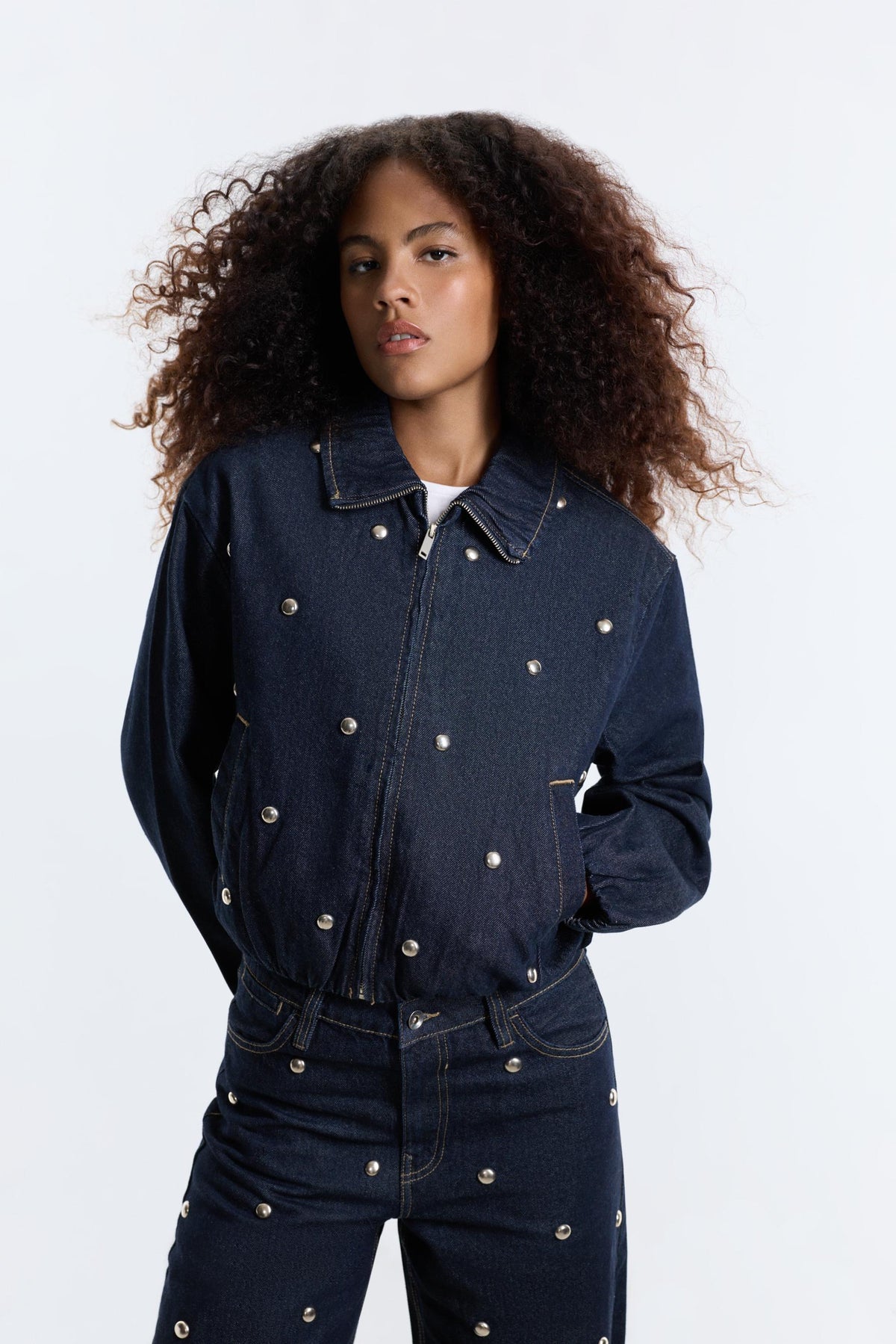 Chaqueta denim tachuelas