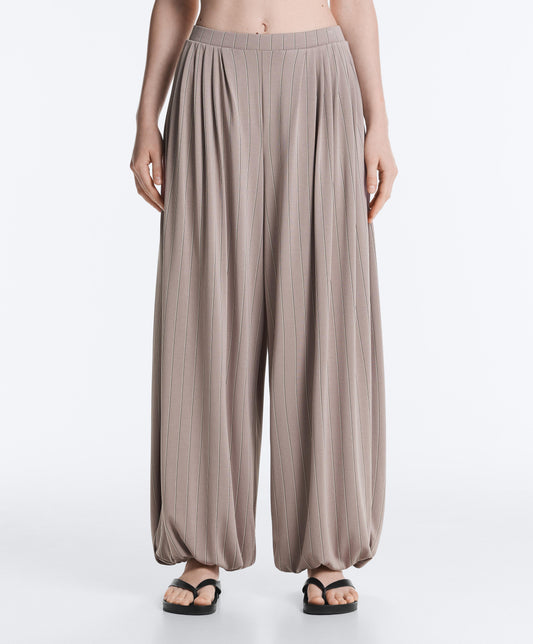 Pantalón estilo globo